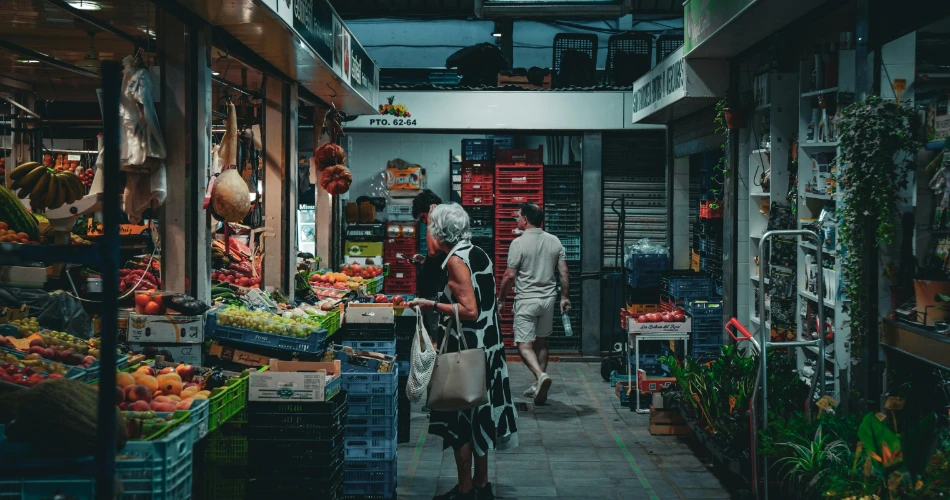 Night Markets in Mumbai: Where Shopping Meets Midnight Snacks
