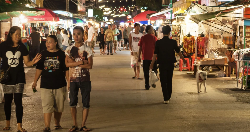Night Markets in Mumbai: Where Shopping Meets Midnight Snacks