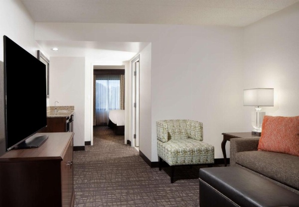 Embassy Suites by Hilton Philadelphia Airport image 11