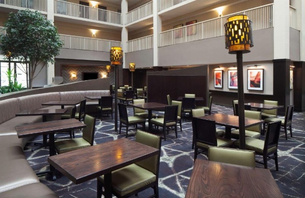 Embassy Suites by Hilton Philadelphia Airport image 5