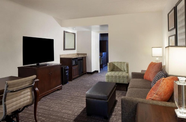 Embassy Suites by Hilton Philadelphia Airport image 68