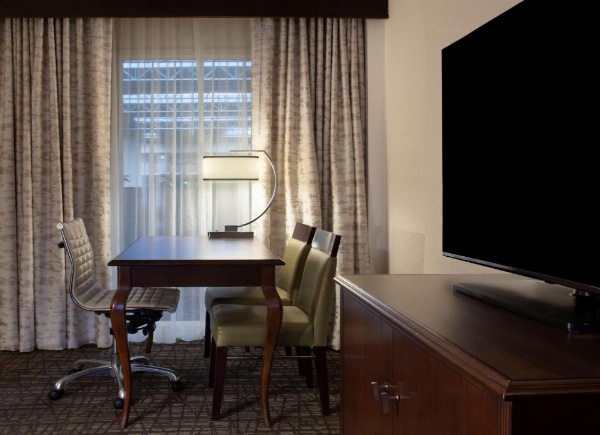 Embassy Suites by Hilton Philadelphia Airport image 72